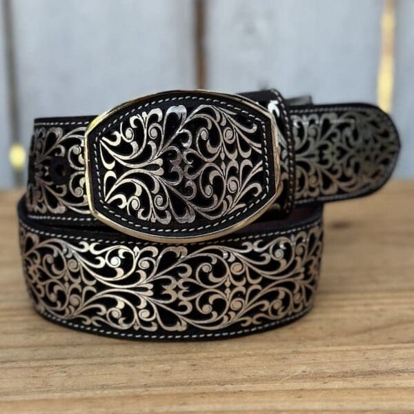 A black and silver belt with a gold buckle