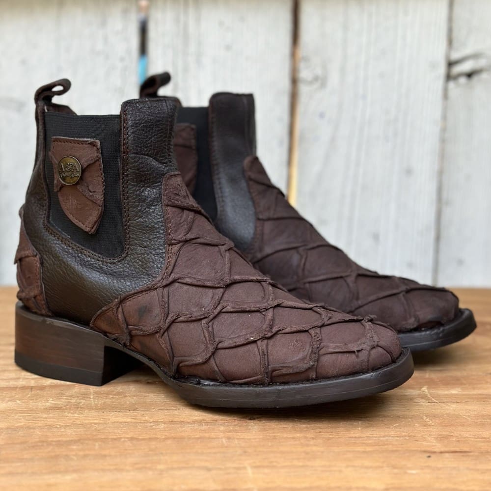 DA-Capitan Pirarucu Imitación en Café por Mayoreo - Botines Vaqueros Exoticos para Hombre - Pirarucu Imitación por Mayoreo